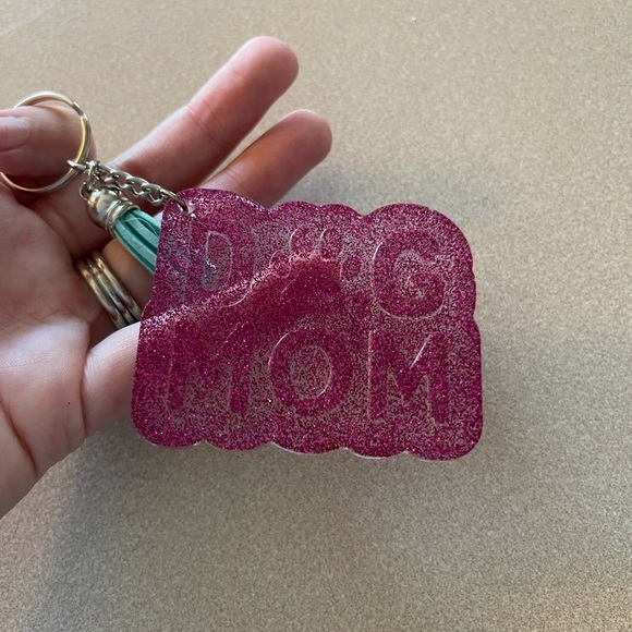 🎉🎉2x HP🎉🎉 Handmade Dog Mom OR Cat Mom Keychain - Picture 2 of 6